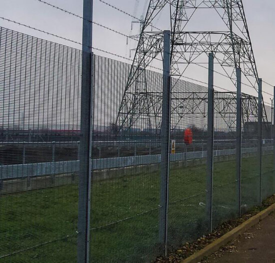 Høysikkerhetsgjerde for sikring av kritisk infrastruktur