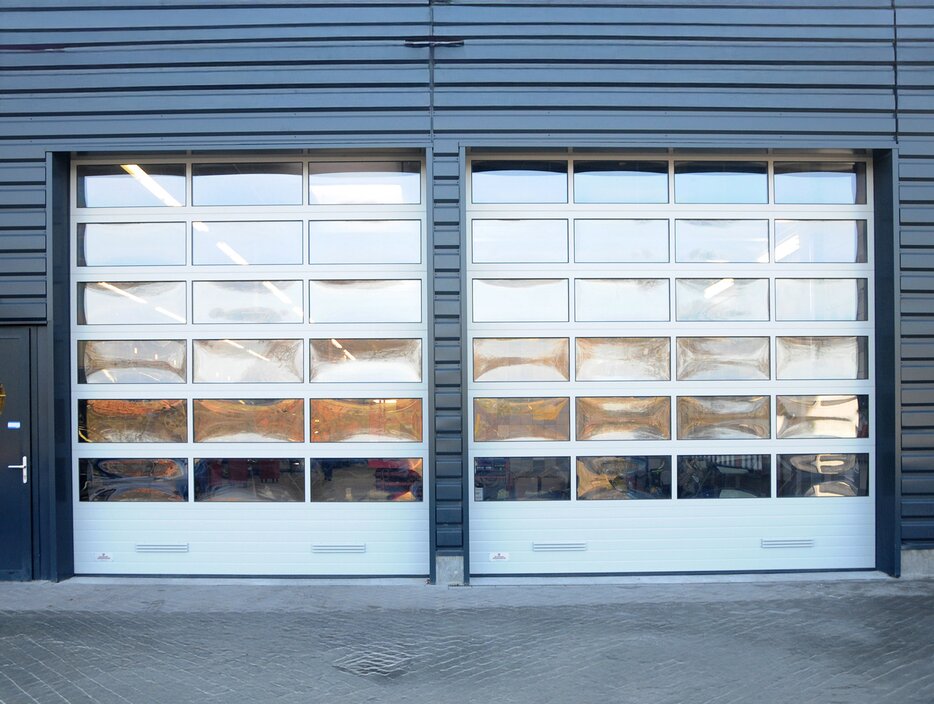 Win40 leddheiseport i aluminium montert på lagerbygning.